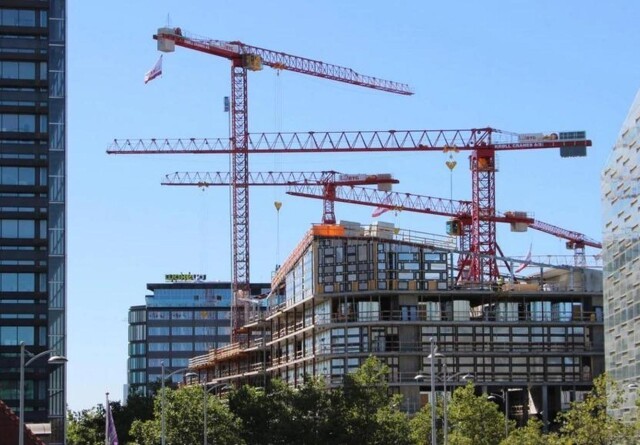 Byggeriet buldrer derudaf: Kan give ubalancer i dansk økonomi