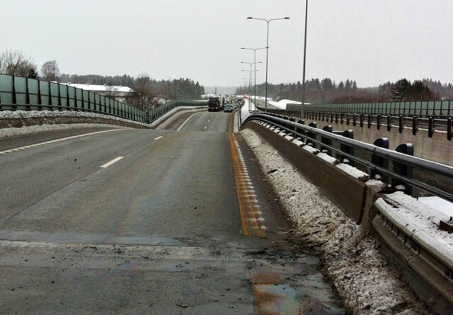Se norsk bro blive sprængt