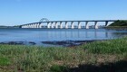 Langelandsbroens vej og fortov får nyt beskyttende lag