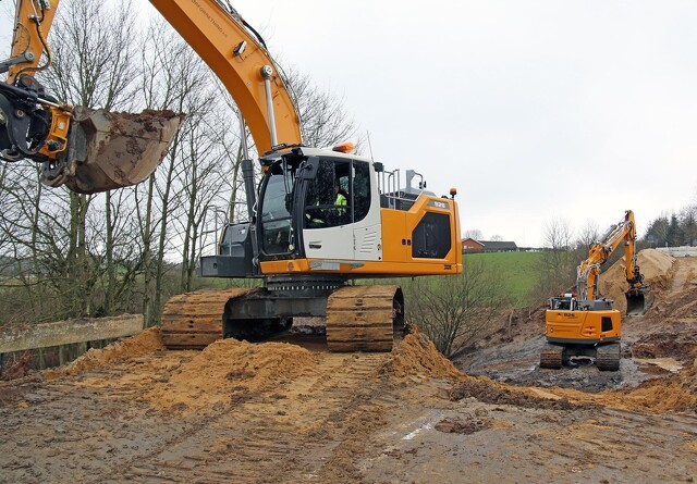 Monsterregn sender to nye gravemaskiner på uventet arbejde