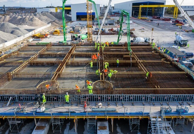150 lastbiler i pendulfart sikrede beton til Storstrømsbroens pylonfundament