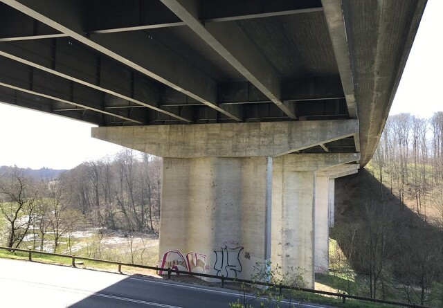 Stålkonstruktioner på bro får ny overfladebehandling