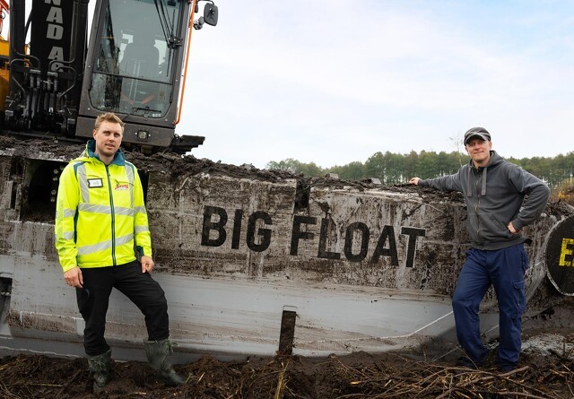 Flydende 35-tons graver genopretter vådområder