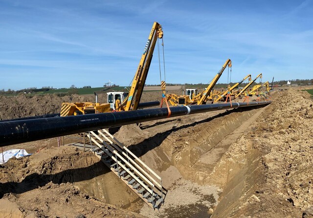 Entreprenør har lagt de første kilometer gasrør i jorden på Vestfyn