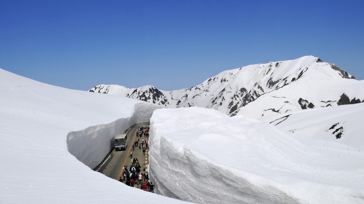 Japans store mur af sne
